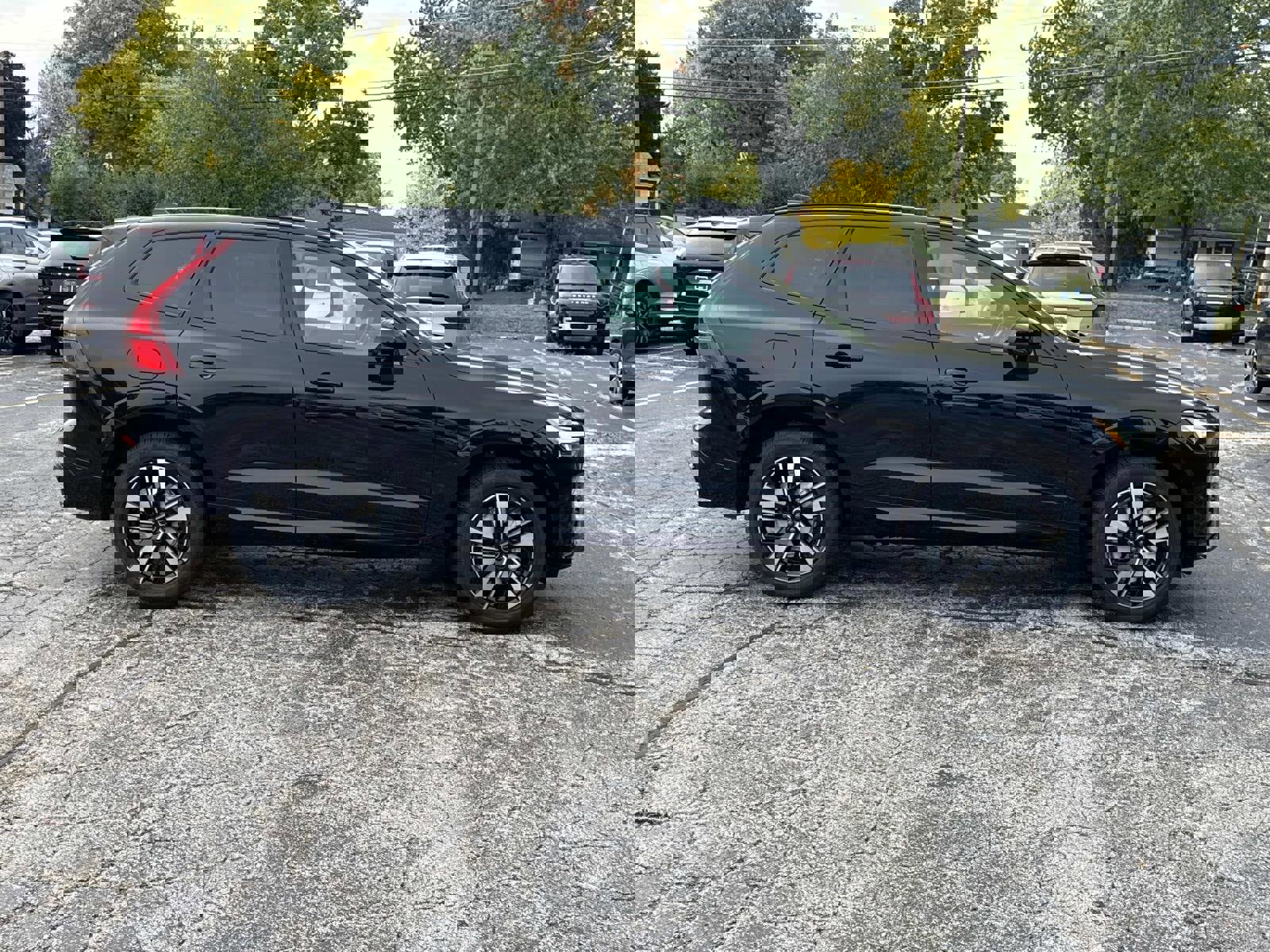 New 2026 Volvo XC60 B5 Plus w/ Climate Package image 4