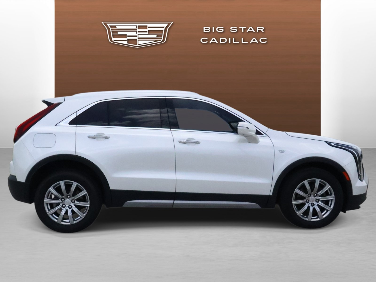 Used 2022 Cadillac XT4 Premium Luxury w/ Technology Package FWD image 6
