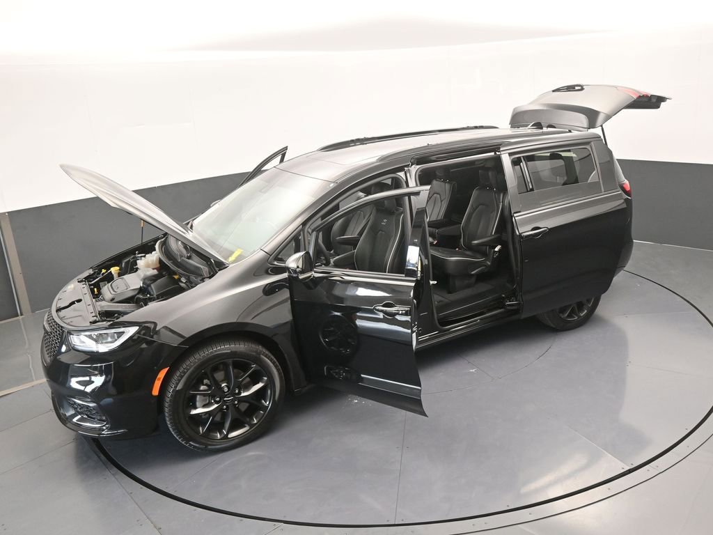 Used 2024 Chrysler Pacifica Limited w/ S Appearance Package image 74