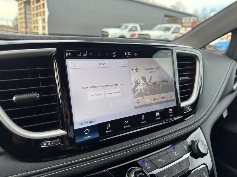 New 2026 Chrysler Pacifica Select image 16