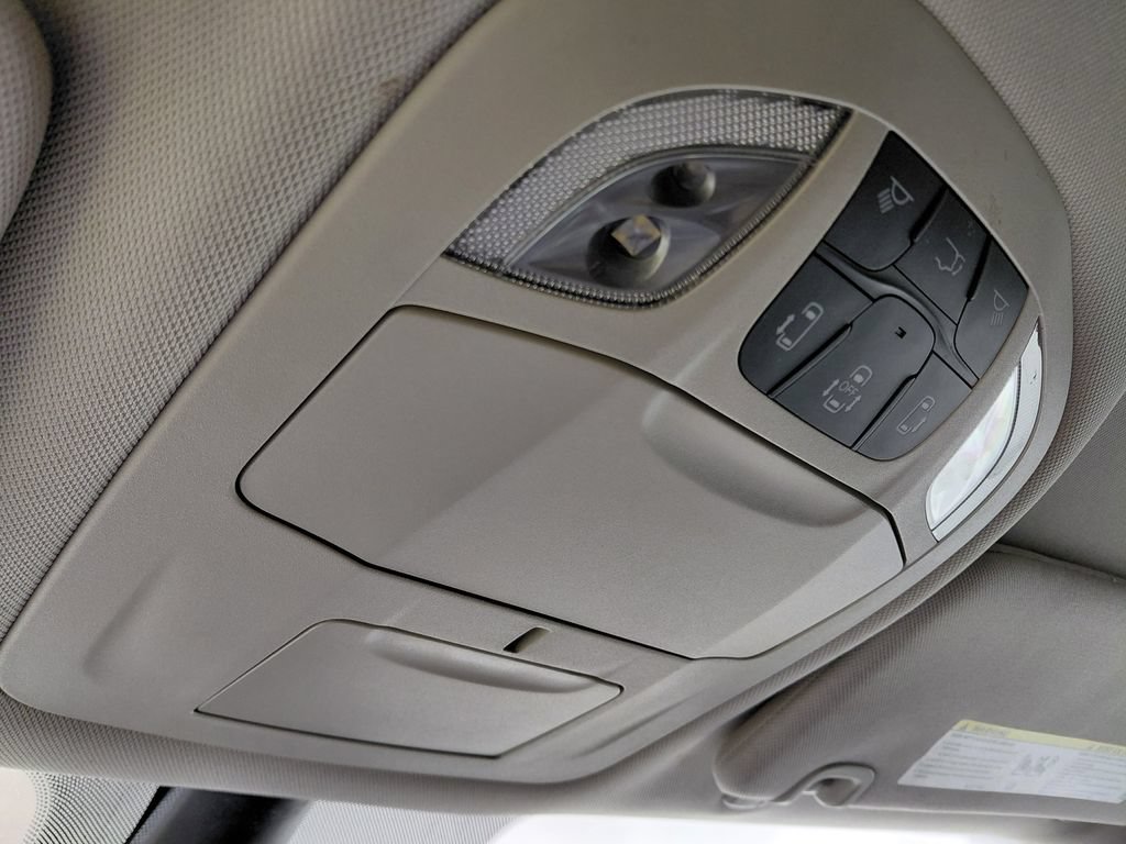 Certified 2024 Chrysler Pacifica Limited FWD image 41