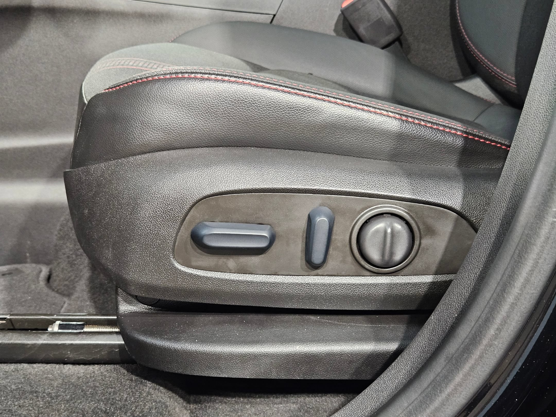 Used 2023 Chevrolet Equinox RS AWD/4WD image 24
