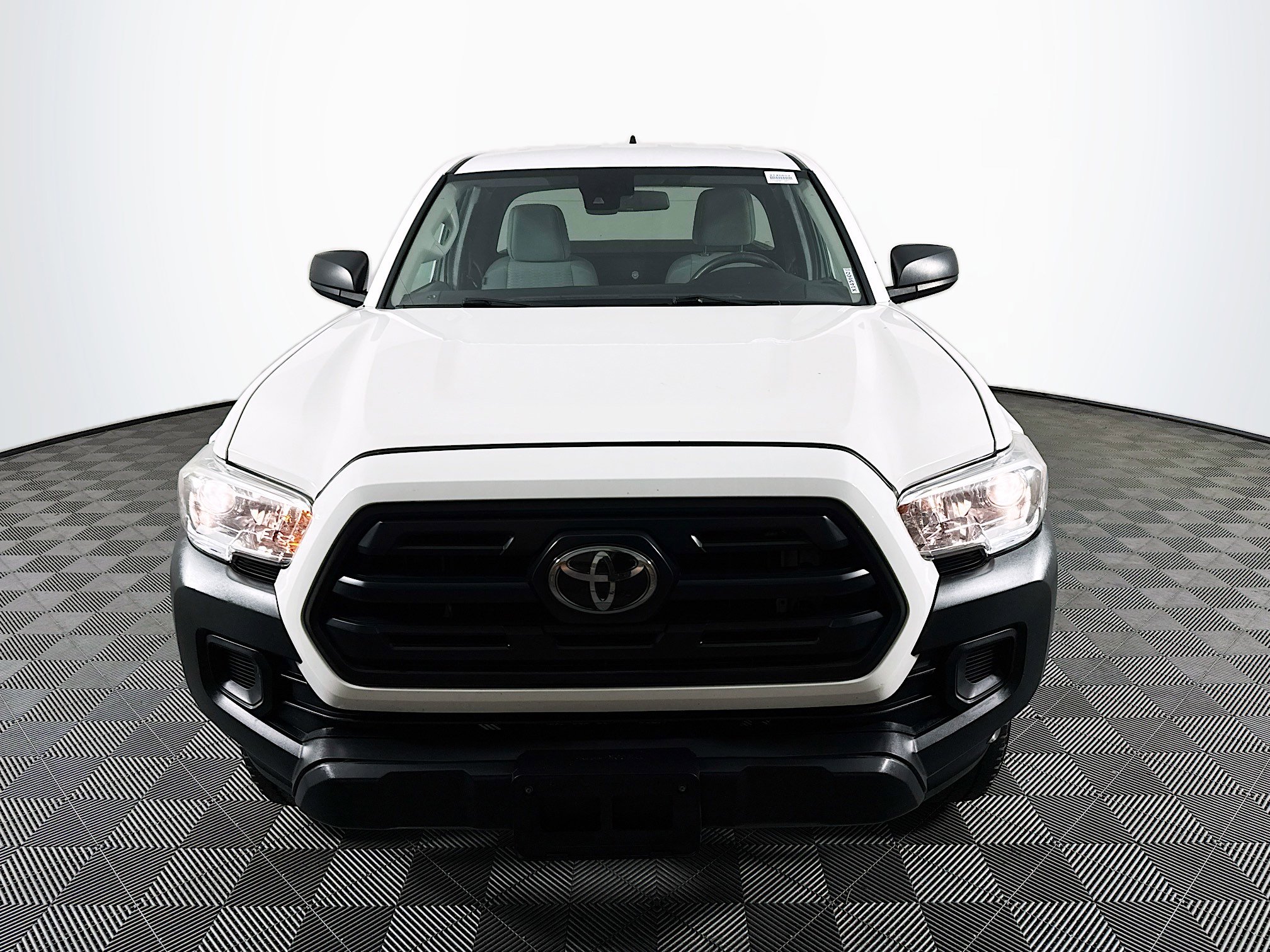 Used 2019 Toyota Tacoma SR image 2