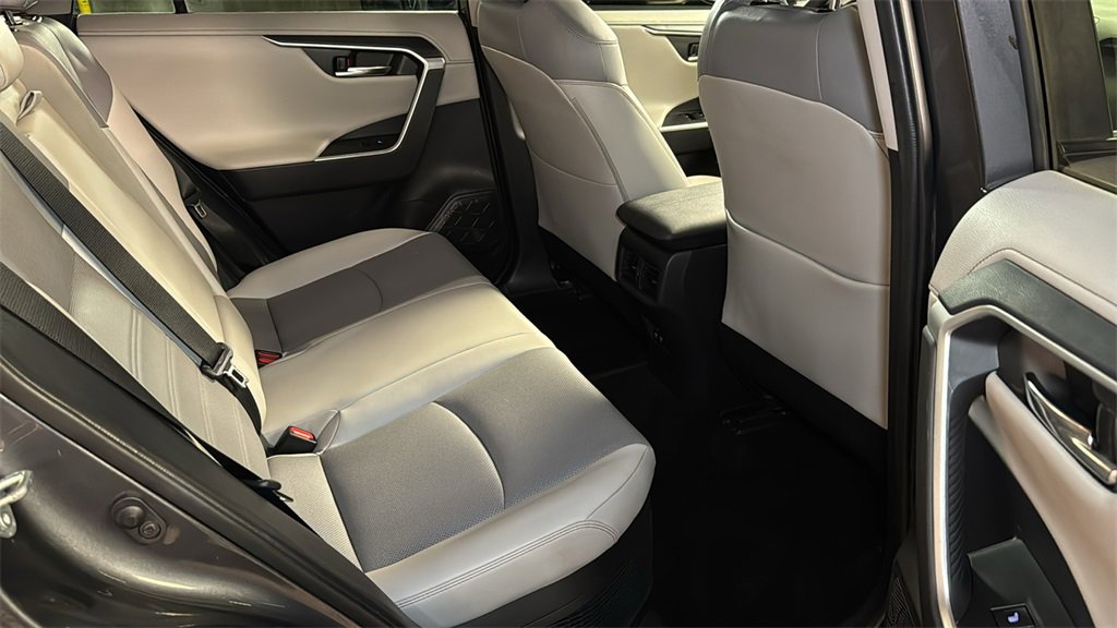 Used 2020 Toyota RAV4 Limited image 13