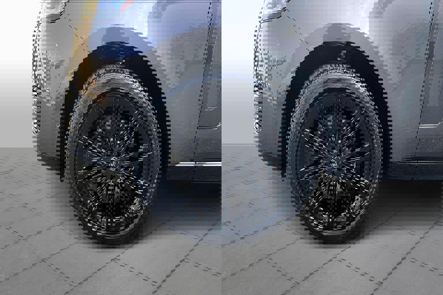 Used 2023 Land Rover Range Rover Long Wheelbase First Edition image 10