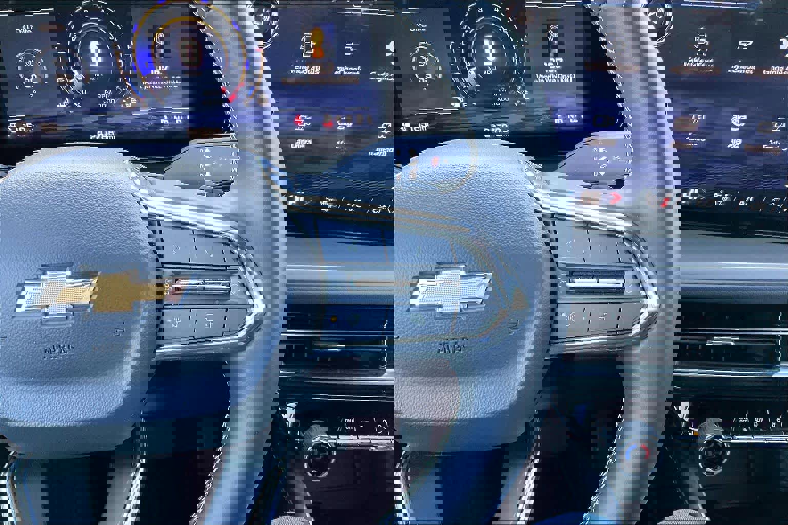 Certified 2025 Chevrolet Traverse LT image 24