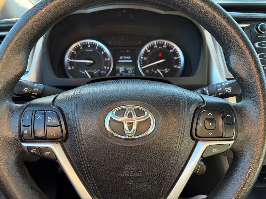 Certified 2016 Toyota Highlander LE image 15