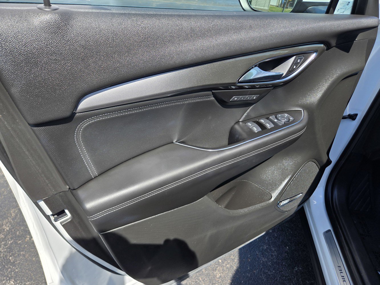 Certified 2025 Buick Envision Preferred AWD/4WD image 33