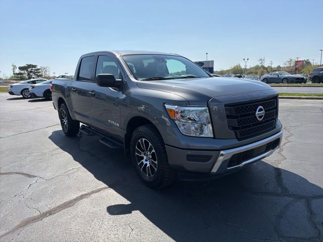 Used 2022 Nissan Titan SV image 1