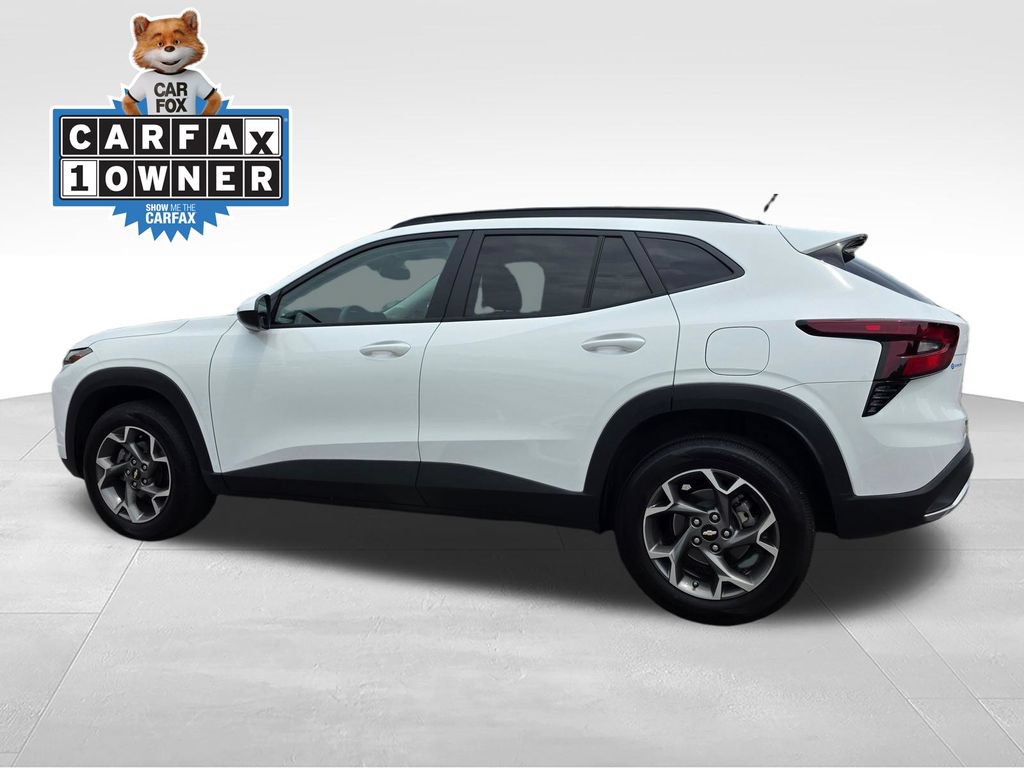 Used 2025 Chevrolet Trax LT FWD image 4