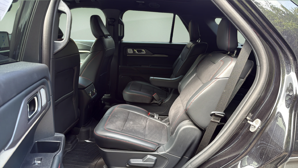 Used 2025 Ford Explorer ST w/ Sun And Sound Package AWD/4WD image 16