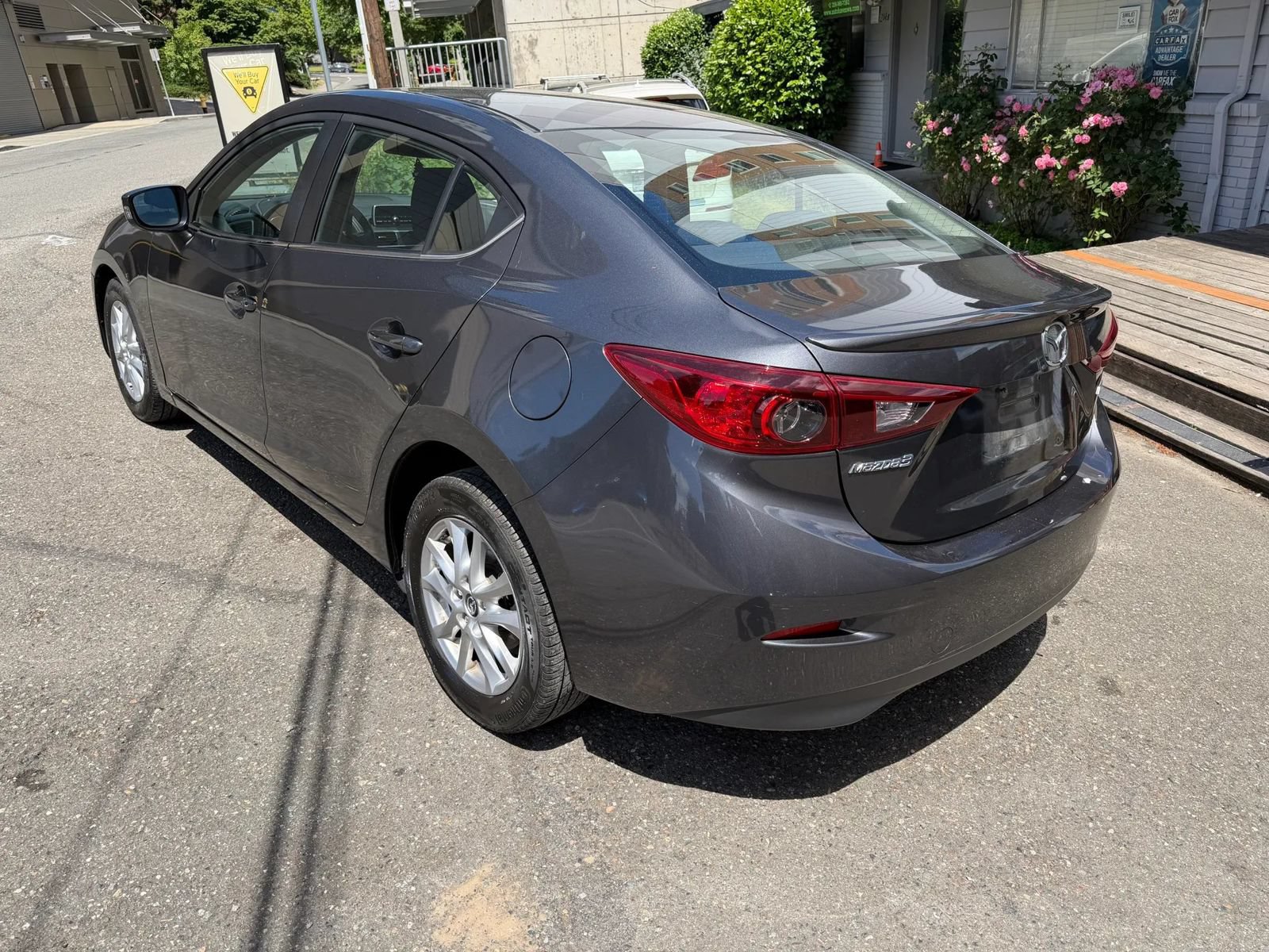 Used 2014 MAZDA MAZDA3 i Touring w/ Moonroof Package 1 FWD image 8