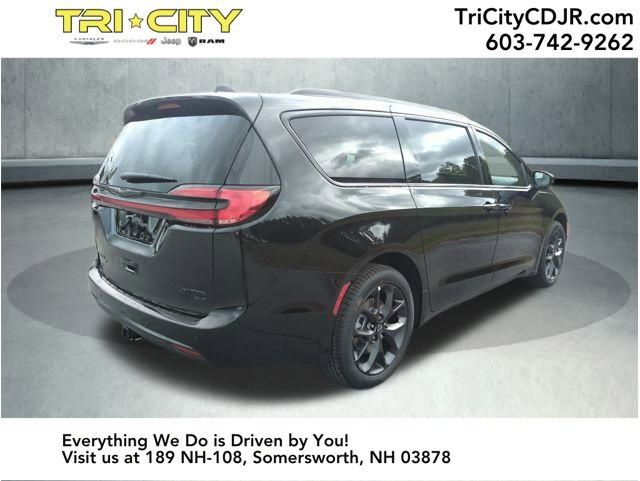 New 2026 Chrysler Pacifica Limited w/ S Appearance Package image 5