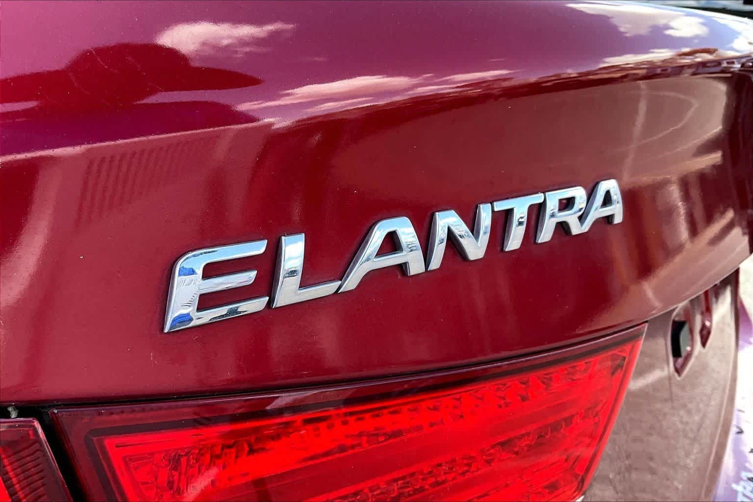 Used 2013 Hyundai Elantra Limited w/ Technology Pkg FWD image 12