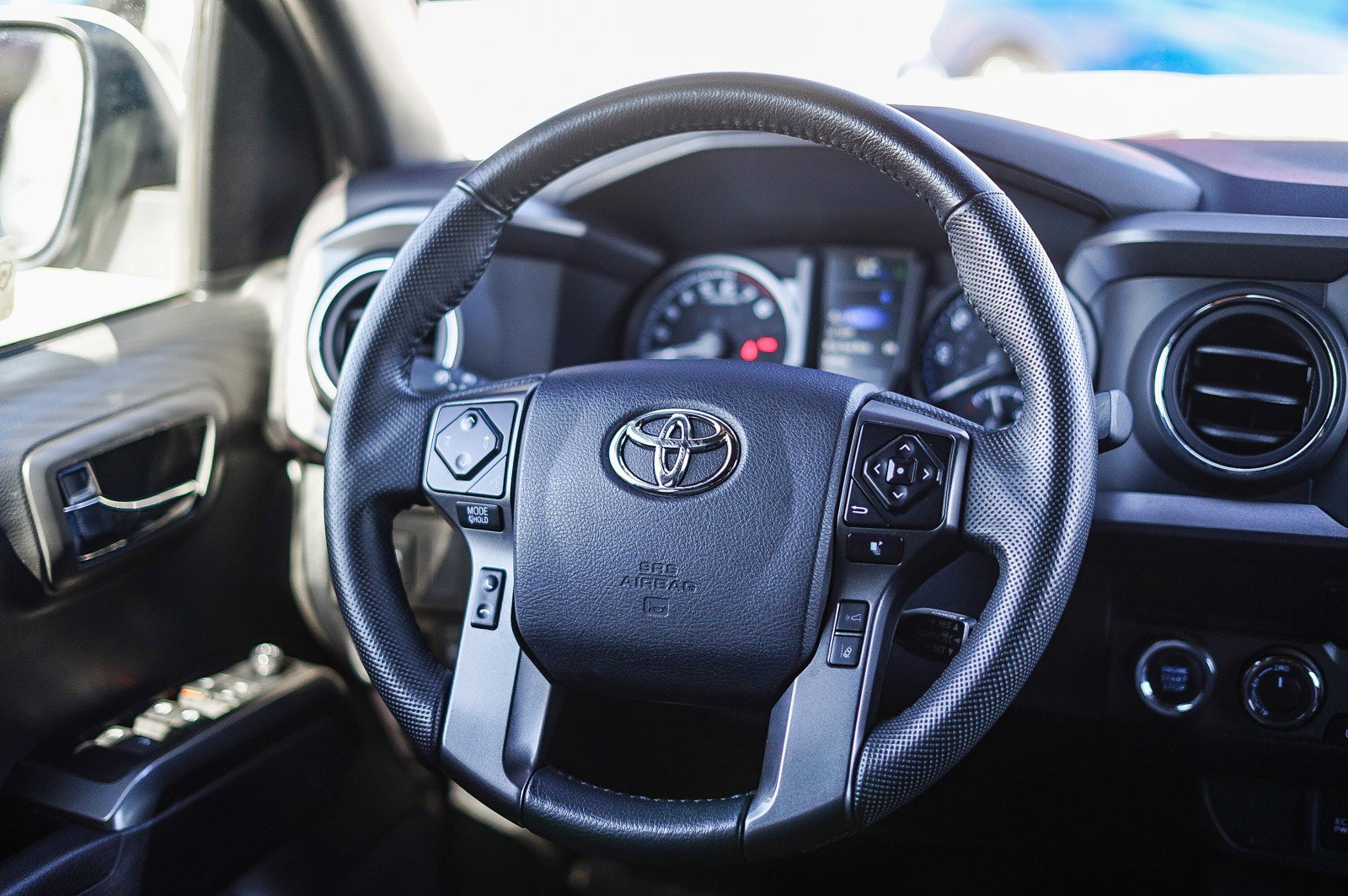 Certified 2023 Toyota Tacoma TRD Off-Road image 16