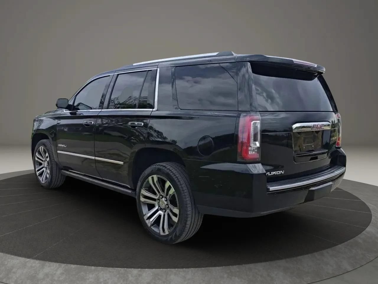 Used 2018 GMC Yukon Denali w/ Denali Ultimate Package AWD/4WD image 4