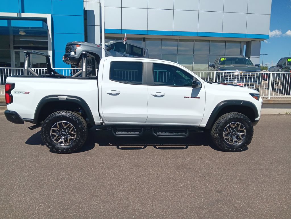 Used 2025 Chevrolet Colorado ZR2 w/ Technology Package AWD/4WD image 6