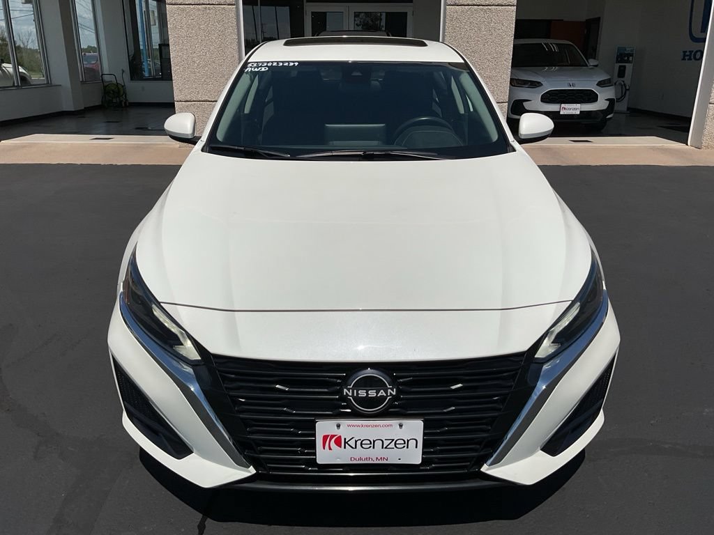 Used 2023 Nissan Altima 2.5 SV w/ SV Premium Package AWD/4WD image 2