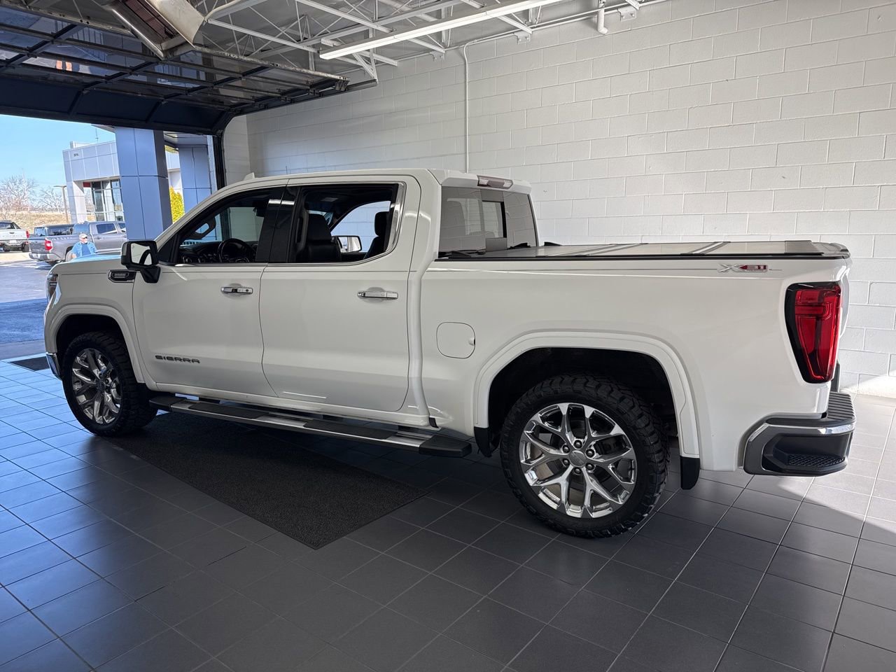 Used 2020 GMC Sierra 1500 SLT w/ SLT Premium Plus Package image 5