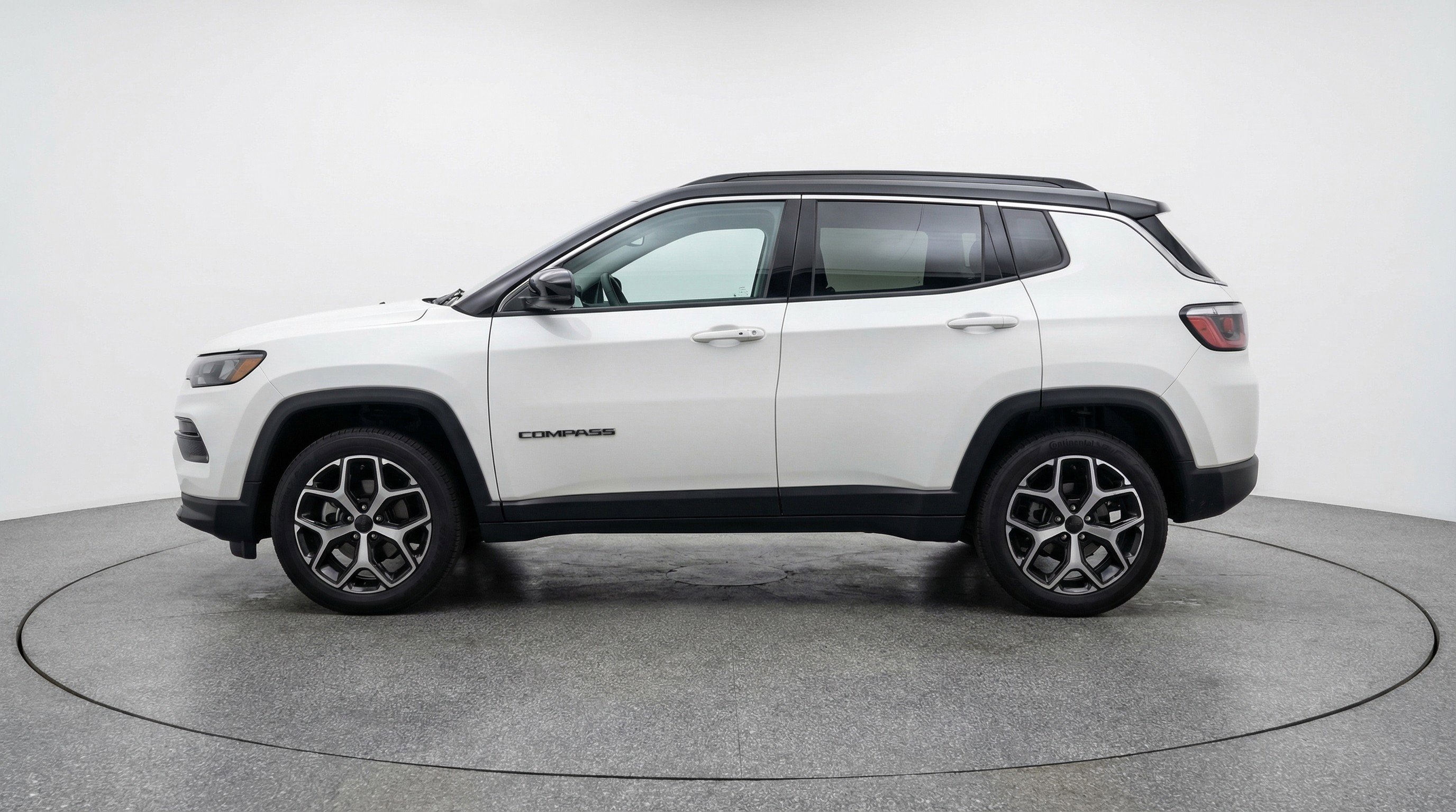 Used 2025 Jeep Compass Limited AWD/4WD image 5