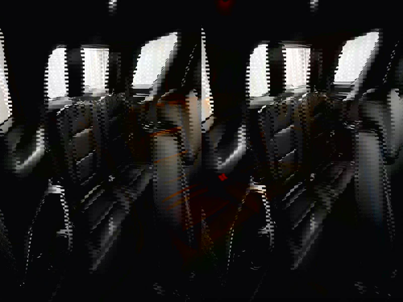 Used 2017 Ford Explorer XLT w/ Equipment Group 202A AWD/4WD image 17