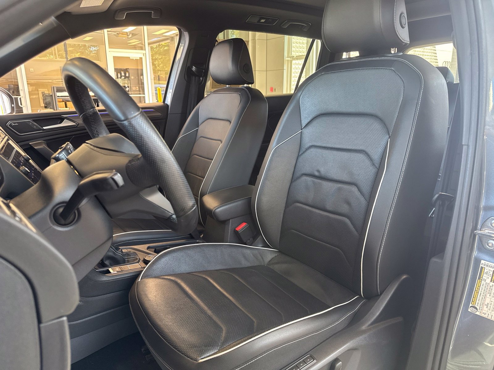 Certified 2024 Volkswagen Tiguan SEL R-Line AWD/4WD image 30