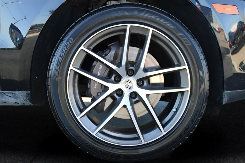 Used 2023 Porsche Macan Turbo image 9