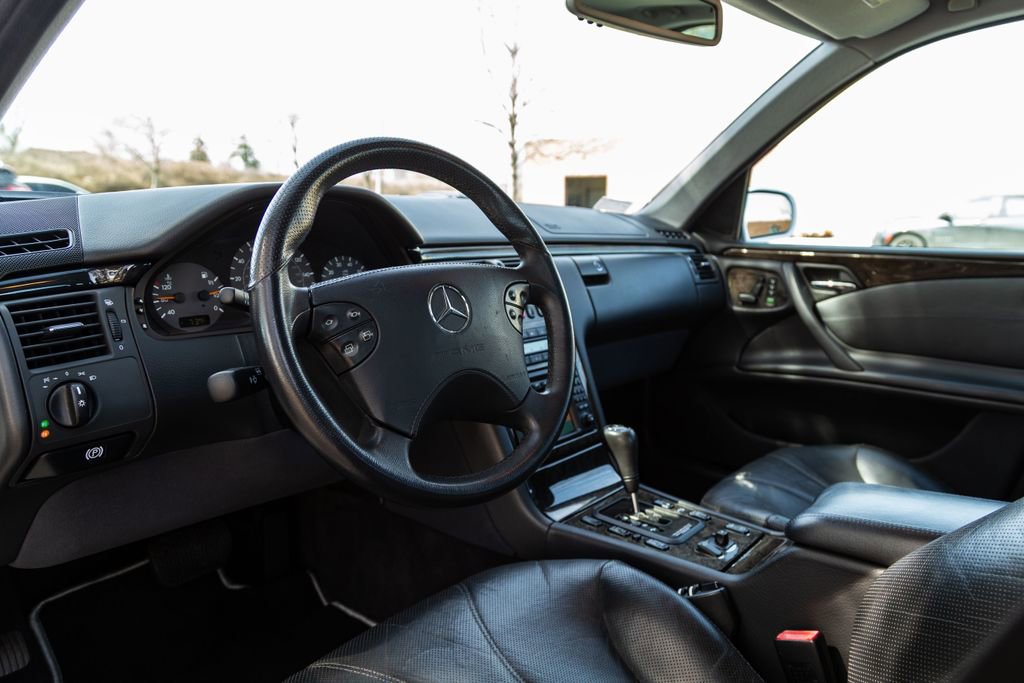Used 2000 Mercedes-Benz E 55 AMG Sedan image 9