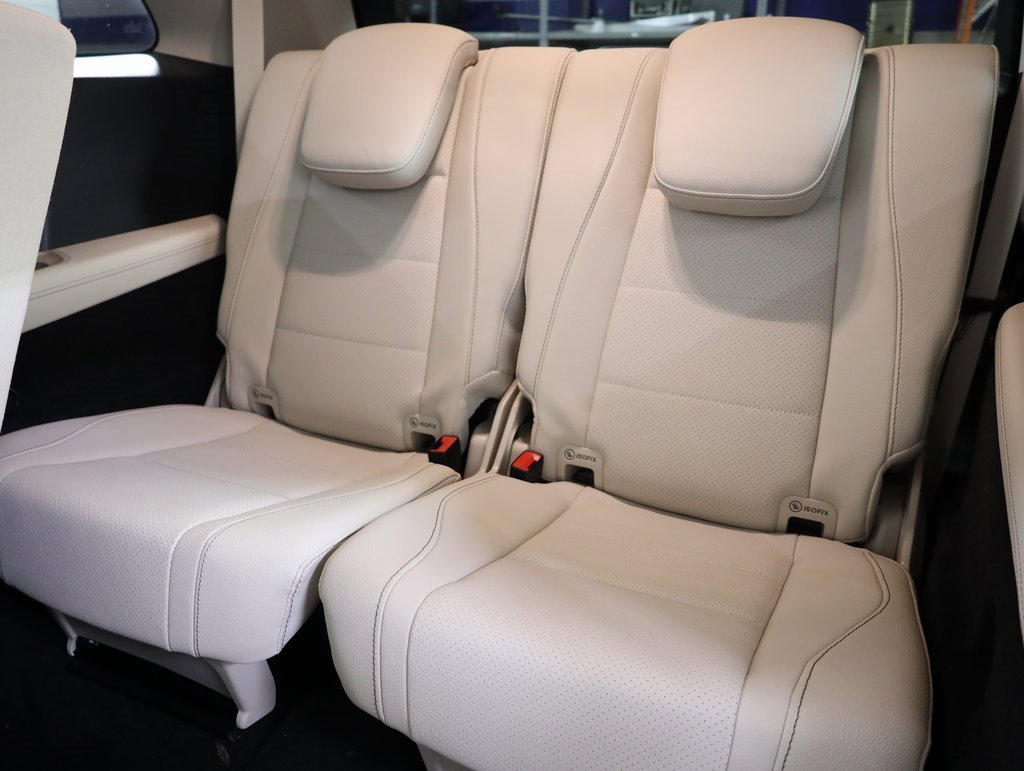 Used 2025 Mercedes-Benz GLS 450 4MATIC image 40