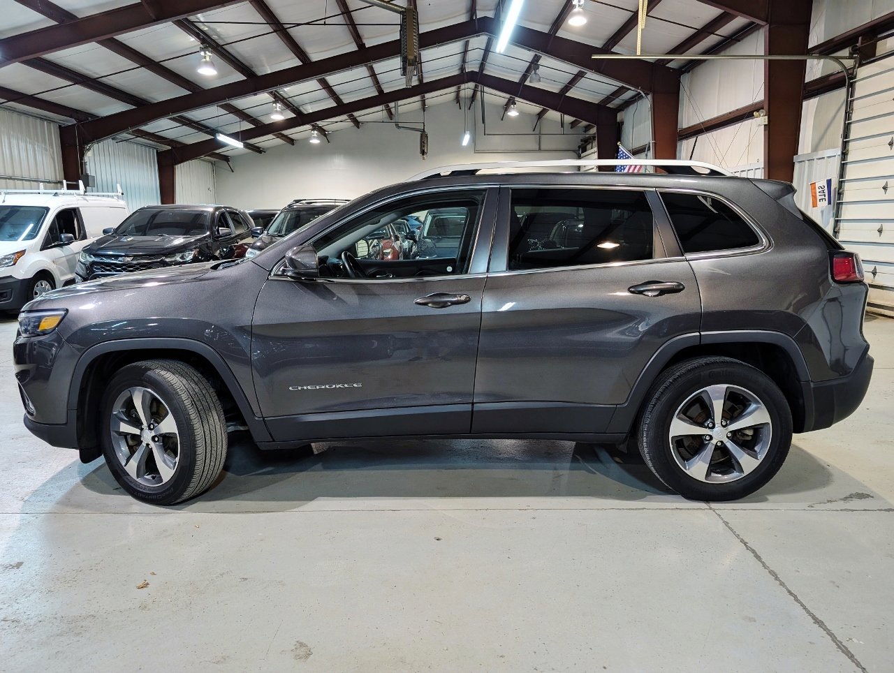 Used 2019 Jeep Cherokee Limited w/ Trailer Tow Group image 3