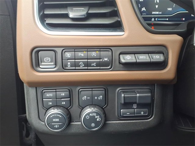 Used 2024 Chevrolet Suburban High Country w/ Advanced Technology Package image 12