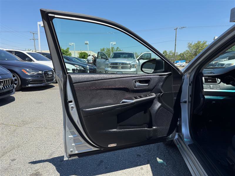 Used 2016 Toyota Camry XSE w/ Moonroof Package FWD image 16