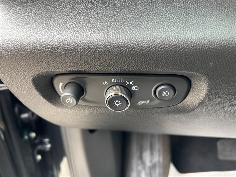 Used 2020 Chevrolet Traverse LT FWD image 38