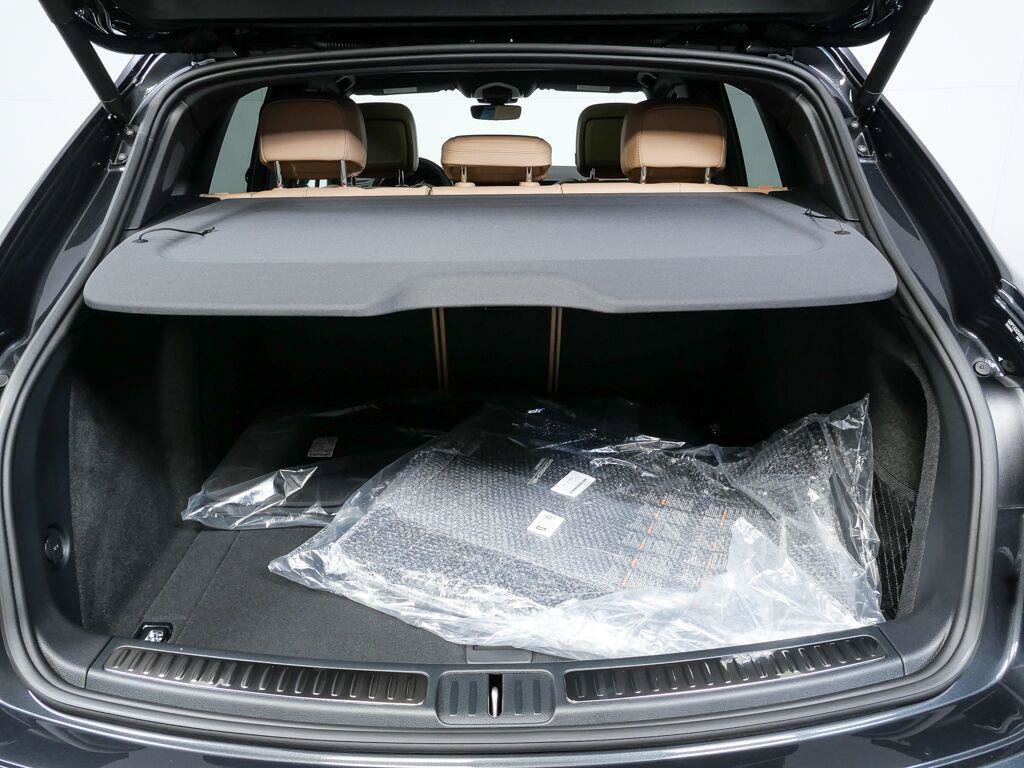 Certified 2026 Porsche Macan Turbo AWD/4WD image 29