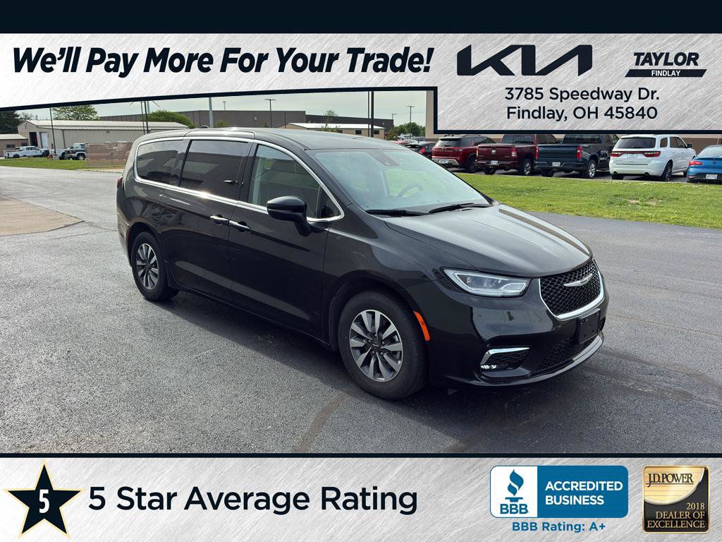 Used 2023 Chrysler Pacifica Touring-L FWD image 1