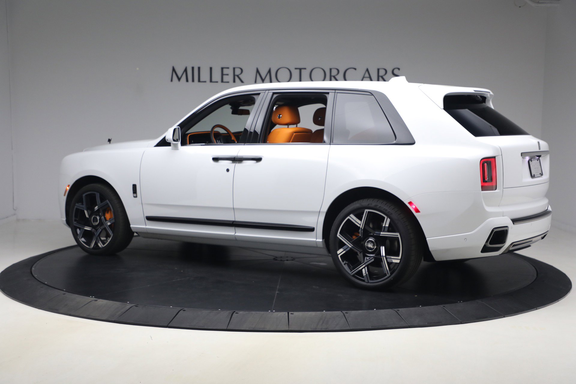 New 2026 Rolls-Royce Cullinan Black Badge image 10