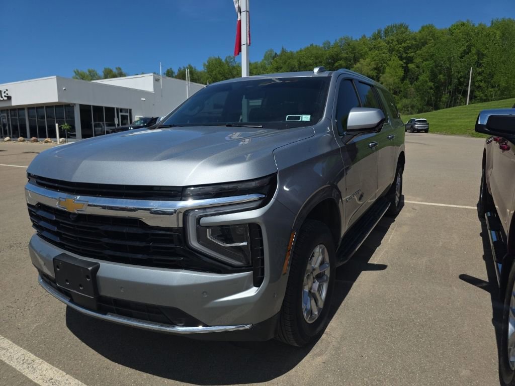 Used 2025 Chevrolet Suburban LS AWD/4WD image 9