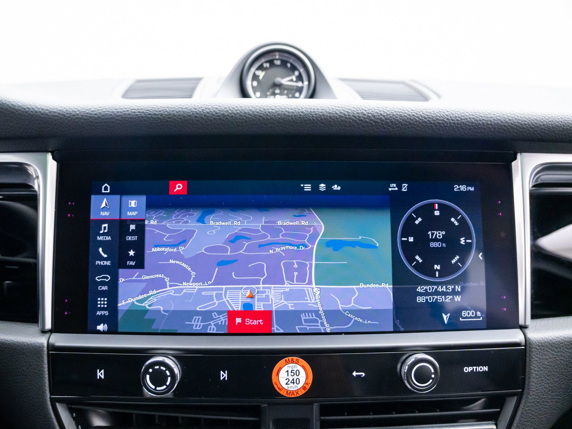 Certified 2025 Porsche Macan AWD/4WD image 26