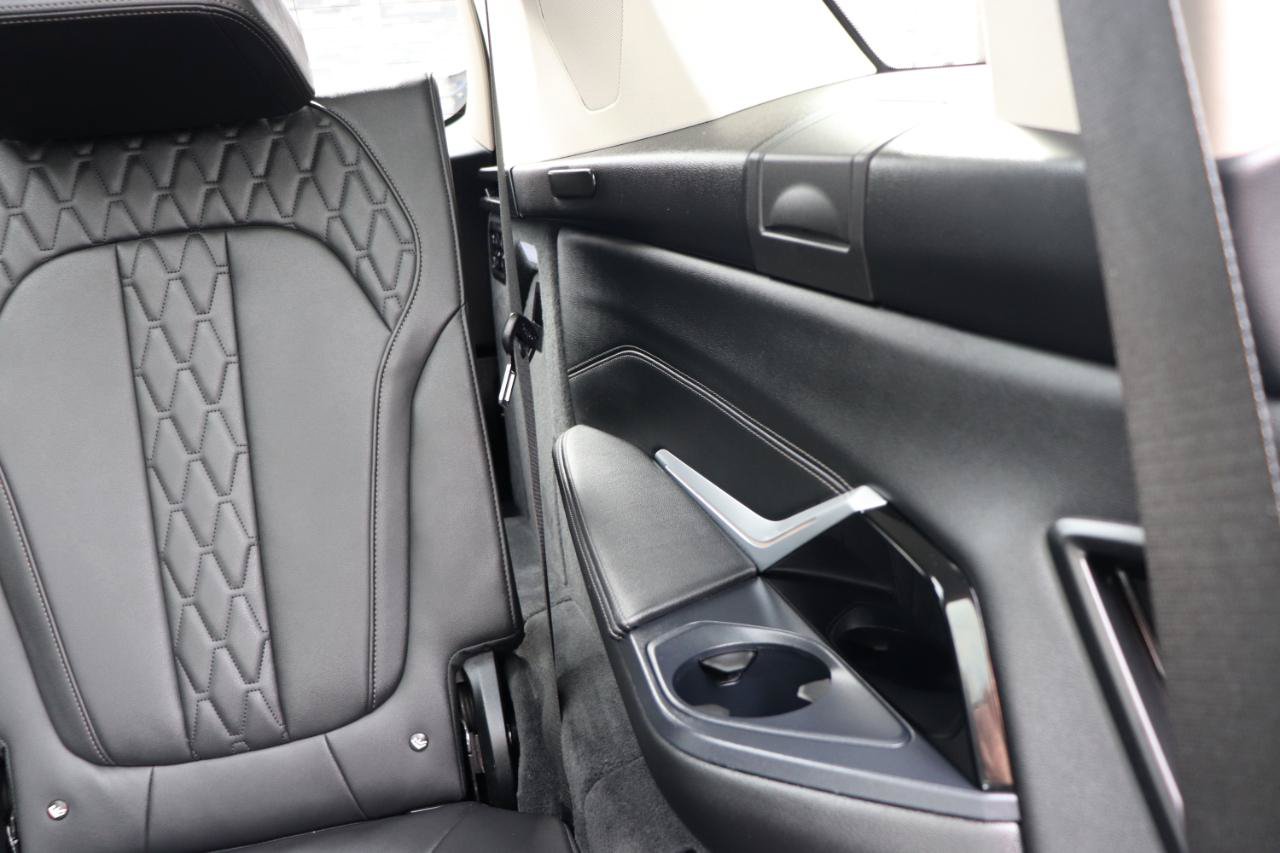 Used 2025 BMW X7 xDrive40i AWD/4WD image 32