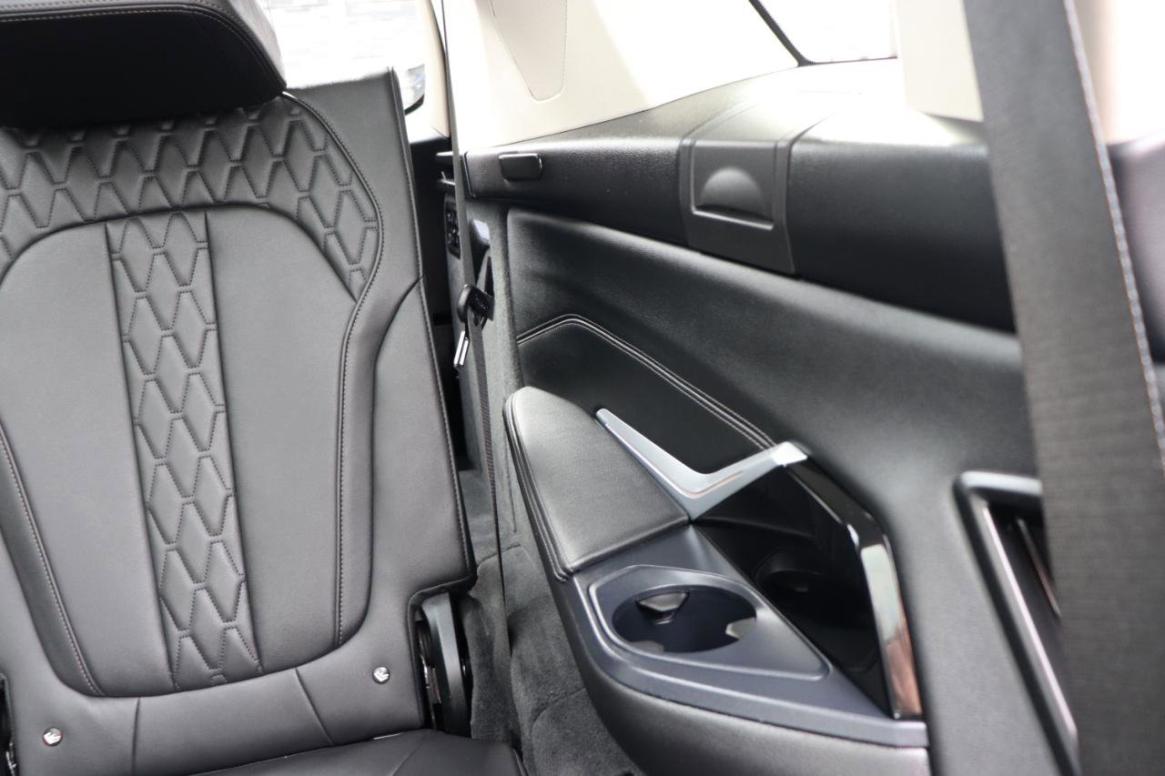 Used 2025 BMW X7 xDrive40i image 32
