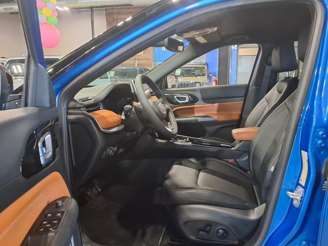 Used 2025 Jeep Compass Limited AWD/4WD image 17