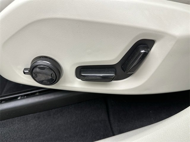 Certified 2023 Volvo XC60 B5 Ultimate w/ Climate Package image 12
