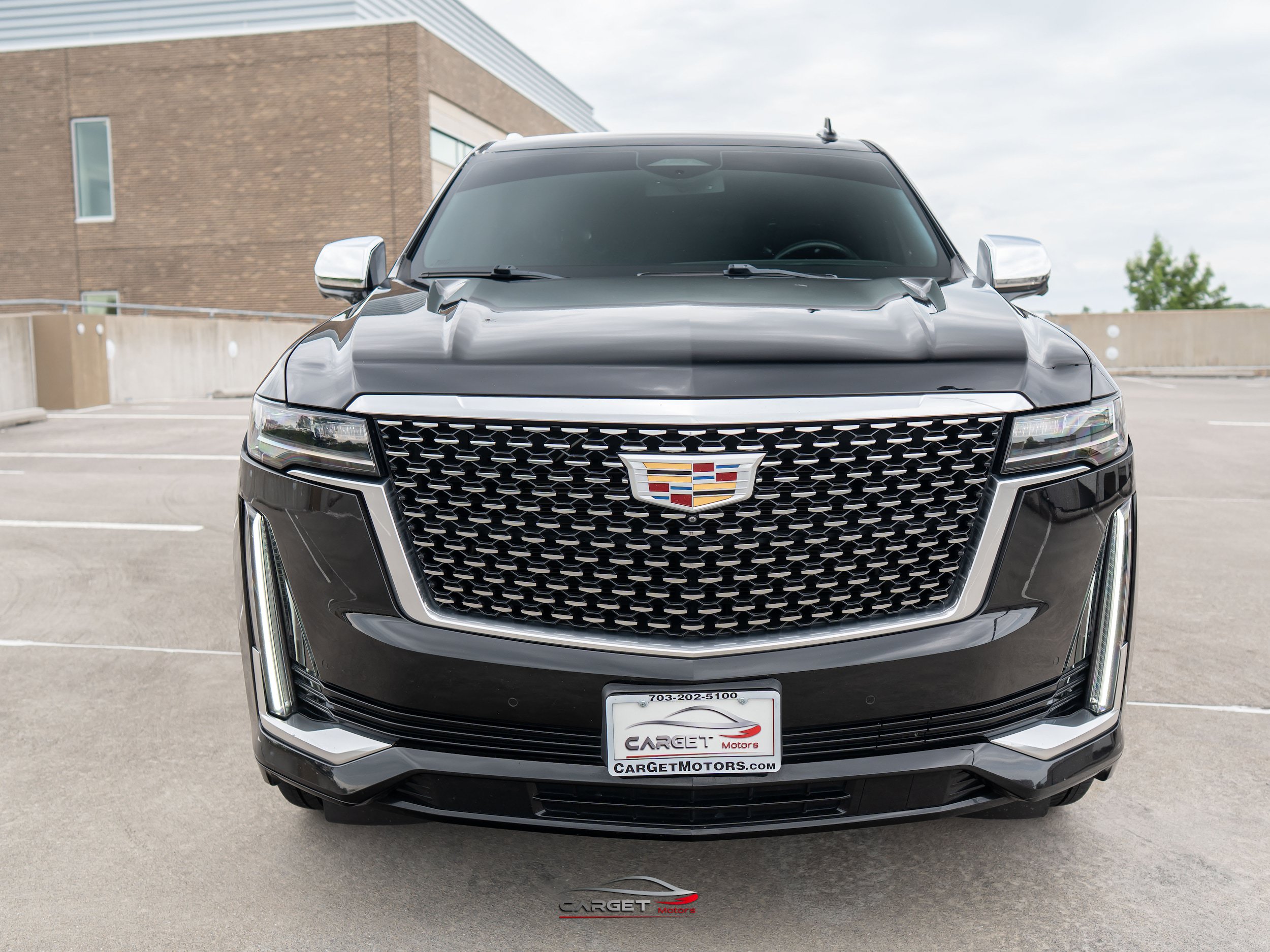 Used 2022 Cadillac Escalade ESV Luxury AWD/4WD image 2