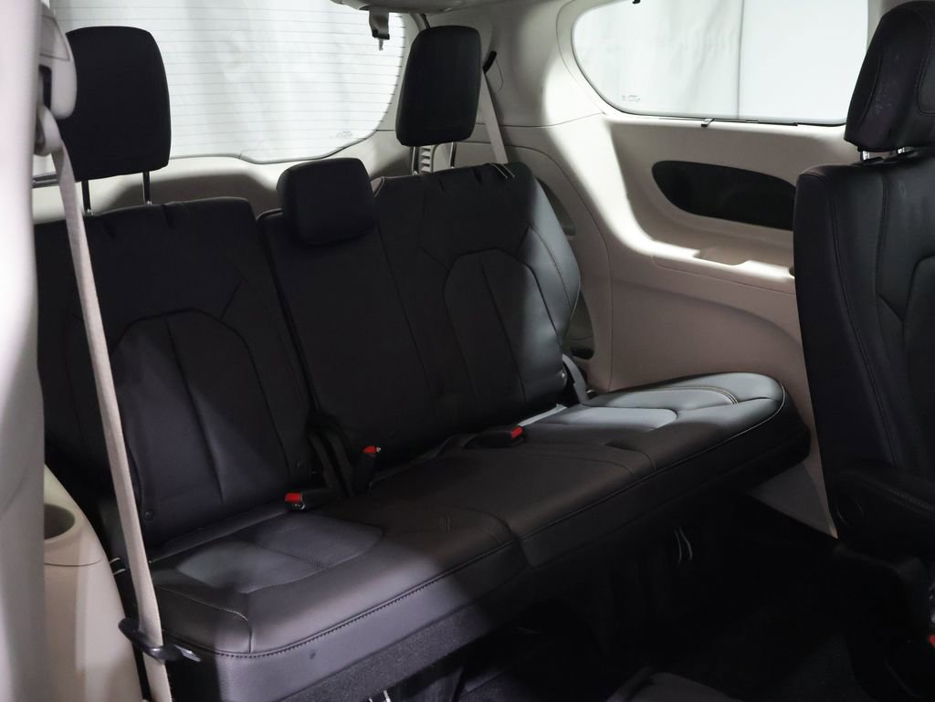 Used 2018 Chrysler Pacifica Touring-L Plus FWD image 21