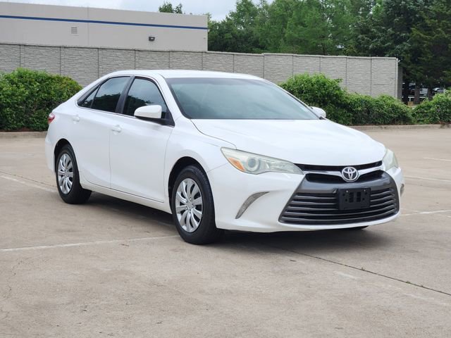 Used 2016 Toyota Camry LE image 4