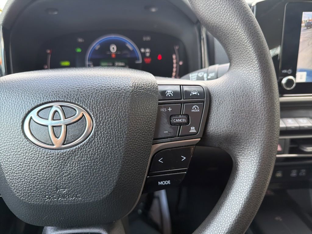 Used 2025 Toyota Camry LE FWD image 31