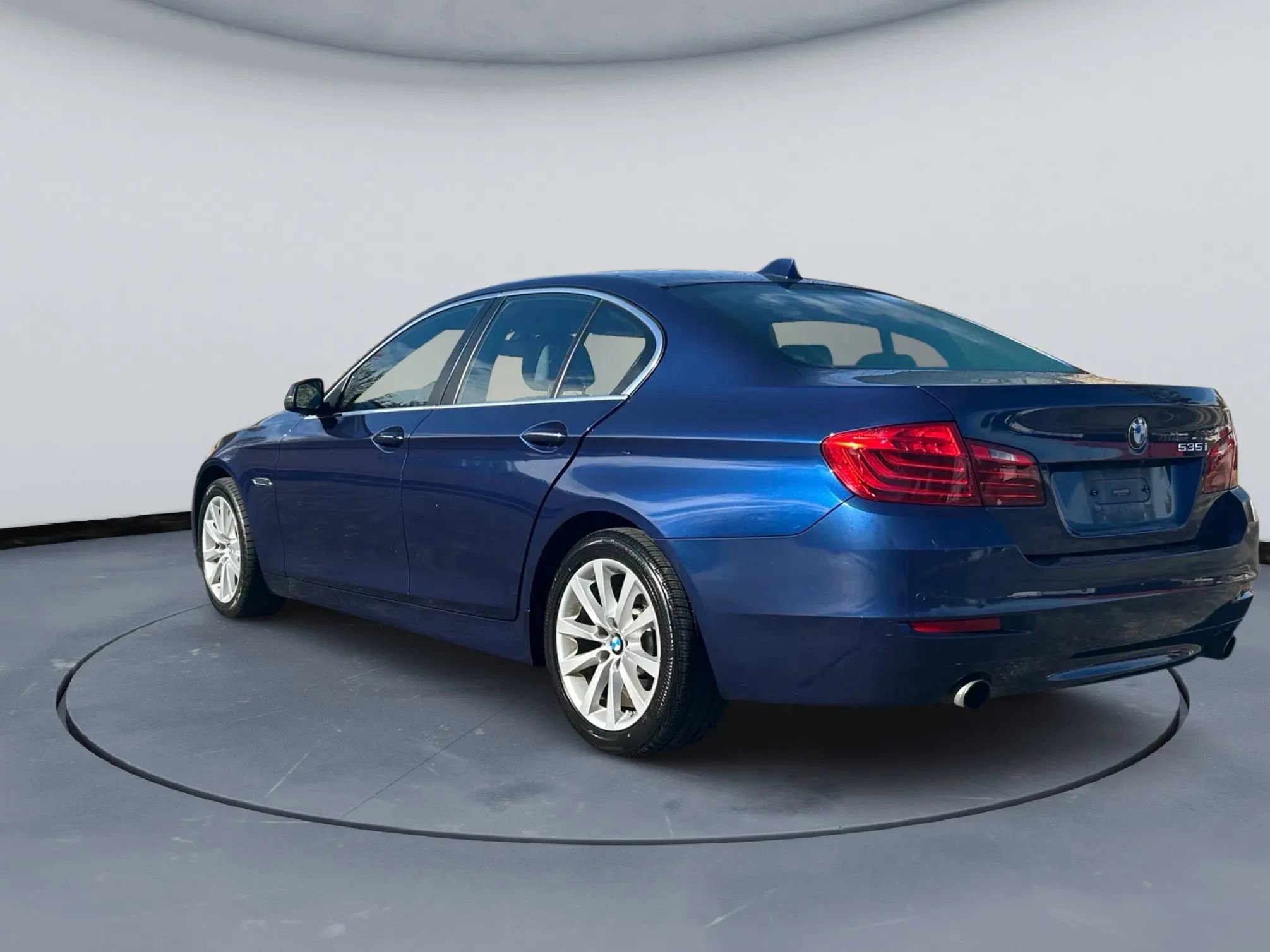 Used 2016 BMW 535i Sedan image 3