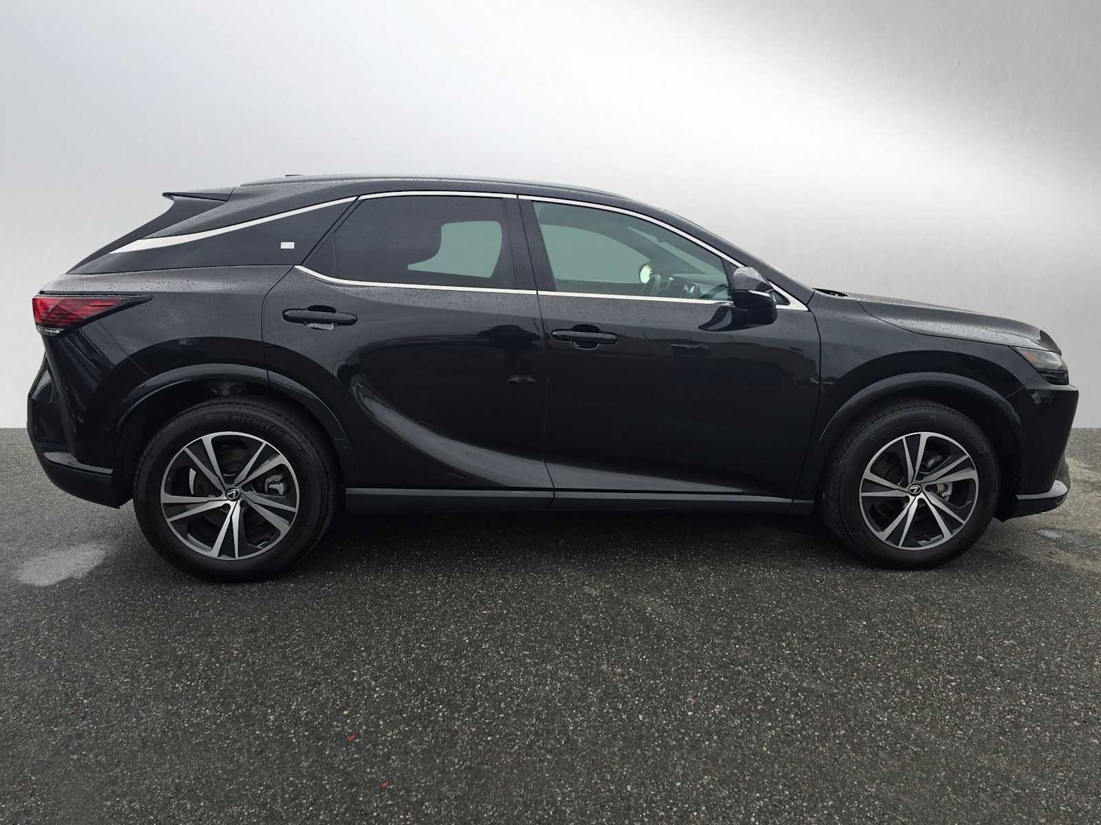 Used 2023 Lexus RX 350 Premium w/ Accessory Package AWD/4WD image 2