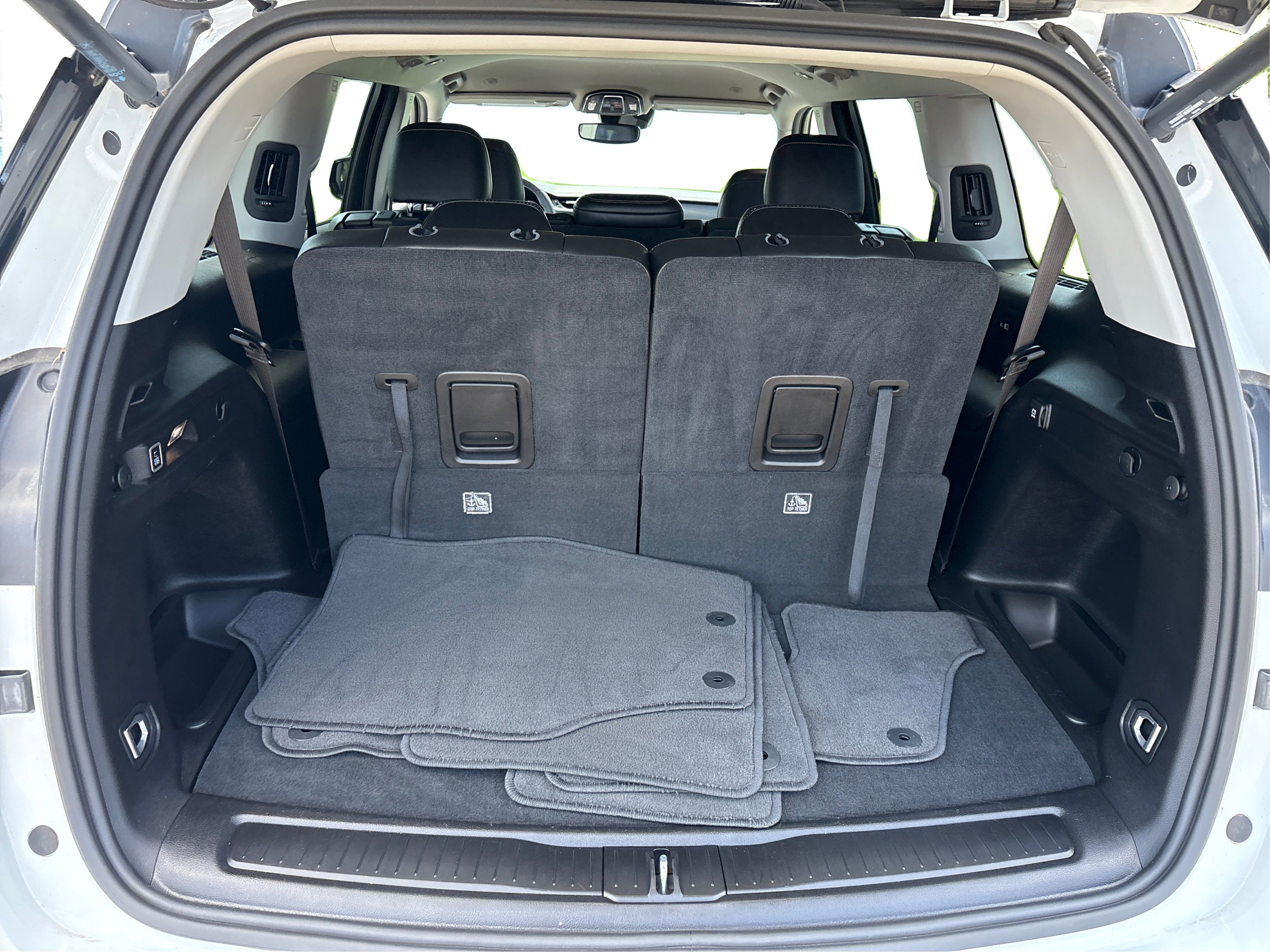 Used 2023 Jeep Grand Cherokee L Limited image 11