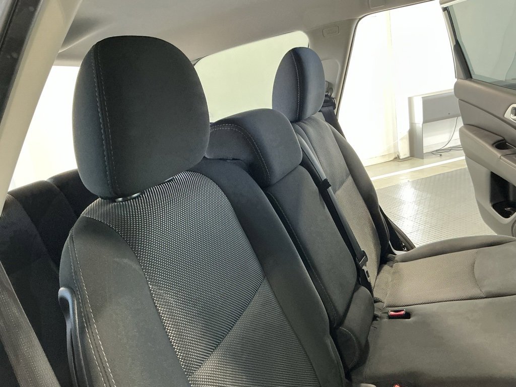 Used 2018 Nissan Pathfinder SV image 24